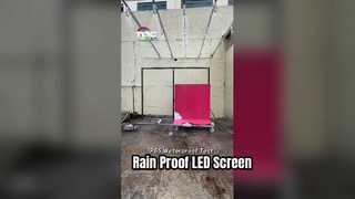 شاشة LED بتصنيف IP65 تخضع لمحاكاة المطر